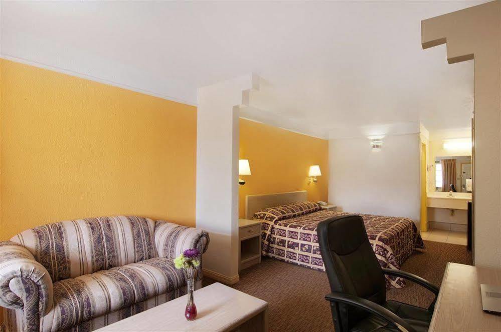 Texas Inn & Suites Pharr/San Juan Kültér fotó